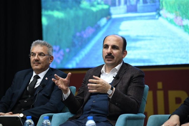 Başkan Altay, Akşehir'de esnafla ve gençlerle buluştu