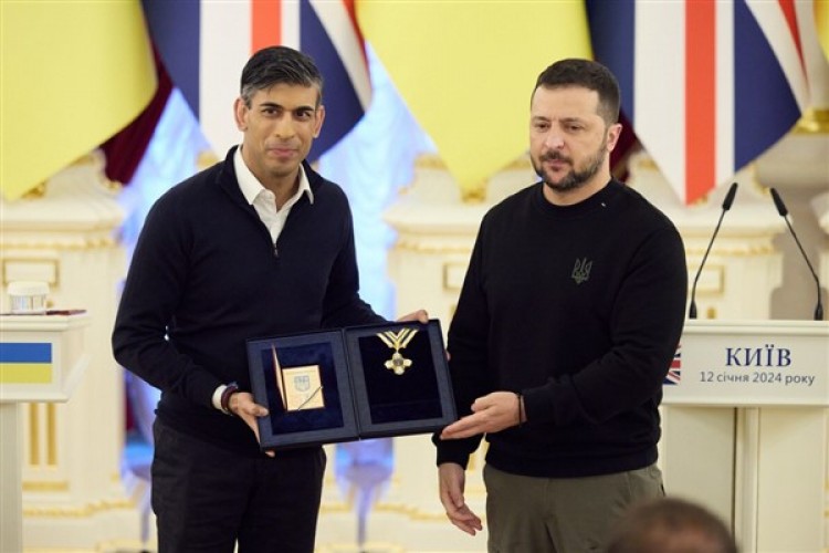 Zelenski: "Ukrayna'yı adım adım güçlendiriyoruz"