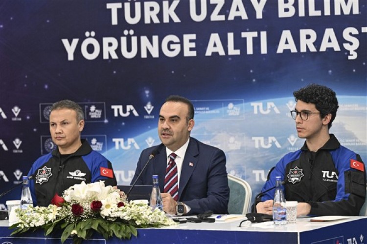 Bakan Kacır: Türkiye'nin ikinci astronotu göreve hazırlanıyor