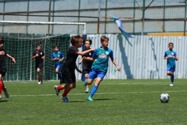 Uluslararası U12 Rize Cup 2024'te final ve klasman grubu maçları oynanıyor