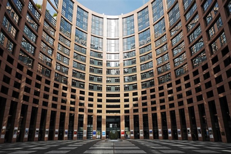 AB, Norveç'in deniz yatağında maden arama planlarını askıya almasını istedi