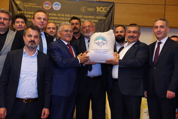 Başkan Büyükkılıç: Çiftçinin en güçlü destekçisi olarak Türkiye'ye örnek oluyoruz