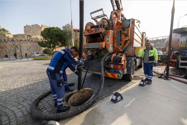 Çeşme'de turizm sezonu öncesi altyapı hazırlığı