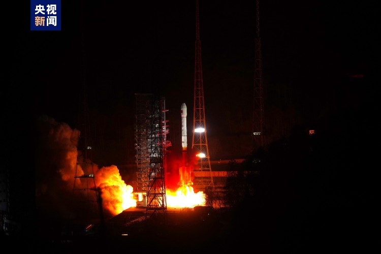 Çin yüksek yörüngeli internet hizmetleri uydusu fırlattı