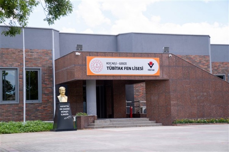 Bakan Kacır, öğrencileri TÜBİTAK Fen Lisesi'nin yetenek sınavına davet etti