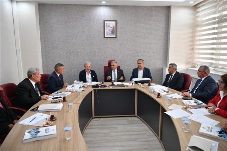 Başkan Büyükkılıç'tan siyasi partilerin meclis üyelerine ziyaret