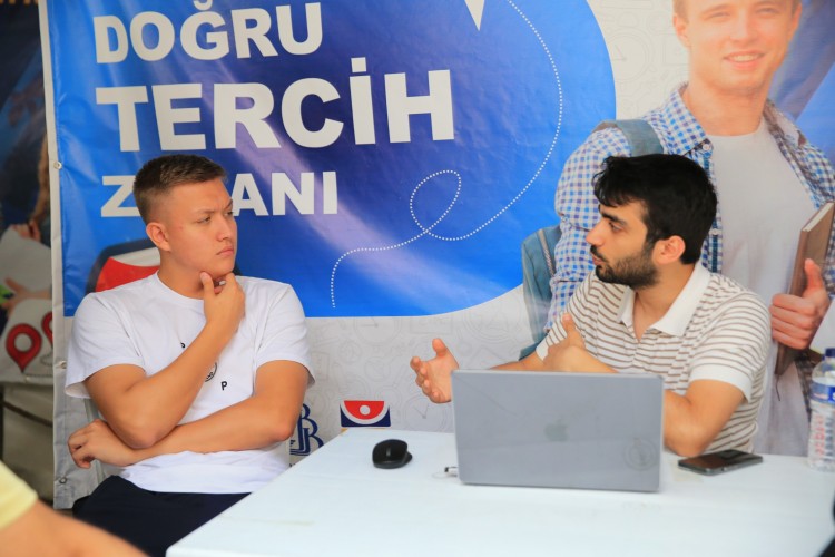 Bayrampaşa Belediyesi'nden öğrencilere ücretiz YKS tercih danışmanlığı