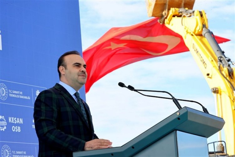 Bakan Kacır: "400 milyar liradan fazla sabit yatırımın önünü açtık"