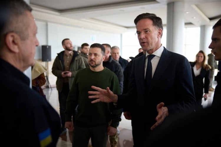 Zelenski, Hollanda Başbakanı Rutte ile Kharkiv'i ziyaret etti