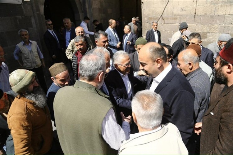 Başkan Büyükkılıç, seçim sonrası esnaf ve vatandaşlarla bir araya geldi