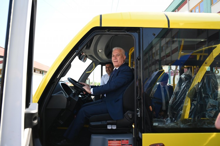 Bursa'da lüks makam araçları kamu yararına takas edildi