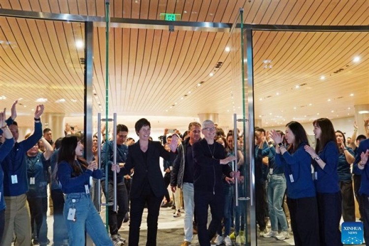 Apple Çin'deki en büyük satış mağazasını açtı