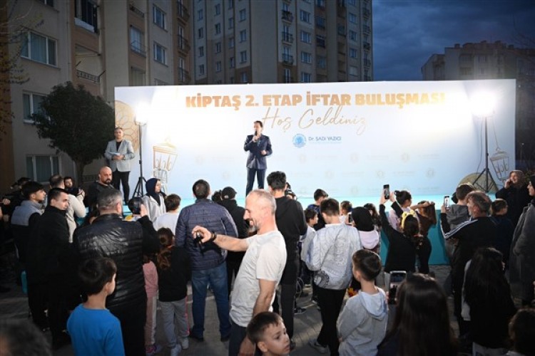 Tuzla Belediyesi, KİPTAŞ 2. Etap Konutları'nda 2 bin 500 kişilik sokak iftarı düzenledi