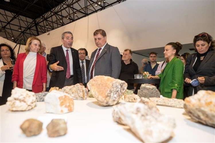 Başkan Tugay, Jeoloji Festivali'nin açılışını yaptı