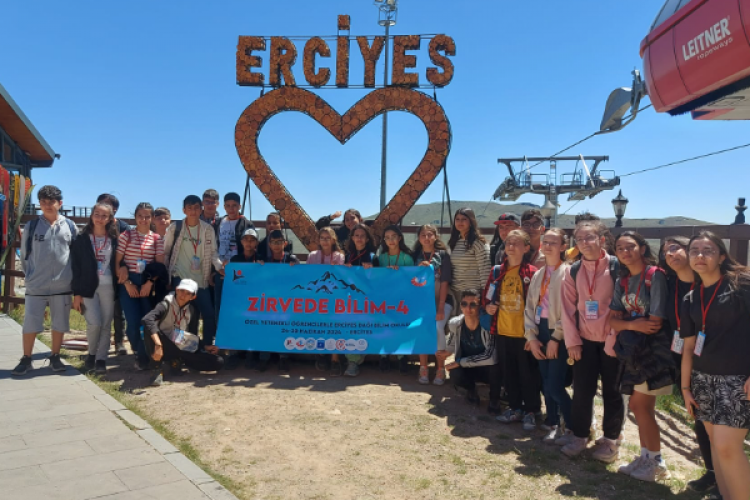 Erciyes A.Ş., Erciyes Dağı Bilim Okulu'nda 26 ilden öğrencileri zirvede buluşturdu