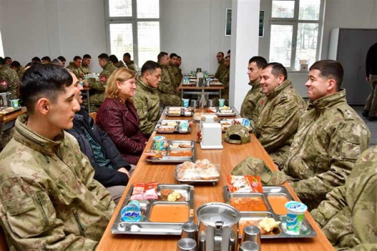 Şehit aileleri ve gaziler, moral yemeğinde buluştu