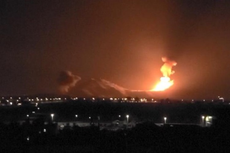 Husiler'den ABD ve İngiltere'ye: Bu saldırı yanıtsız kalmayacak