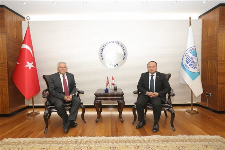 Endonezya Büyükelçisi Purnama, Başkan Büyükkılıç'ı ziyaret etti