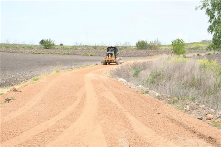 Balıkesir'in kırsal mahallelerinde yol çalışmaları başlatıldı