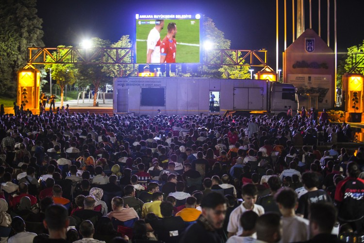 Ankara'da Türkiye ile Hollanda maçı dev ekranlardan izlenecek