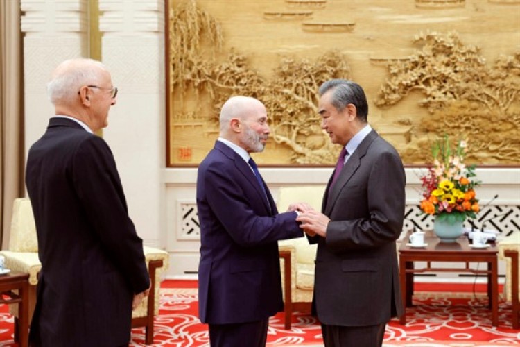 Wang Yi, ABD'li konukları kabul etti