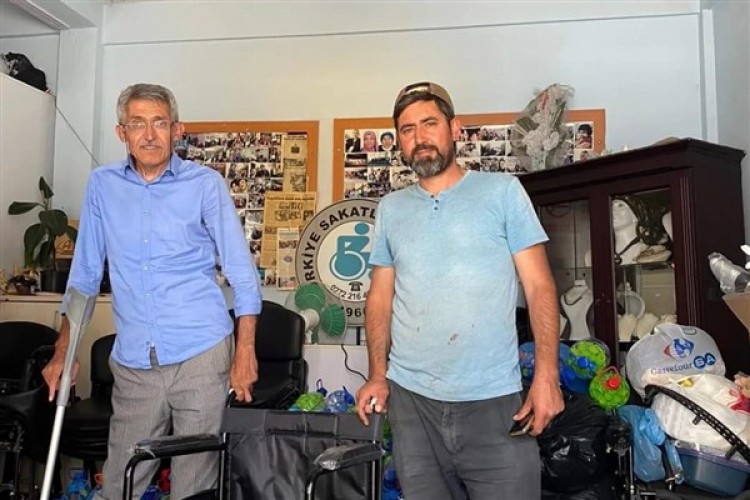 Afyonkarahisar'da öğrencilerden Her Bir Kapak Umut kampanyasına destek