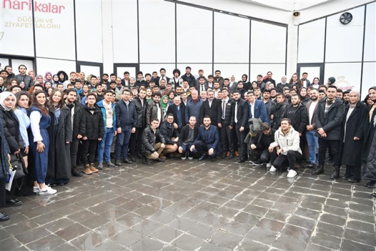 Başkan Büyükkılıç, üniversite öğrencileriyle bir araya geldi