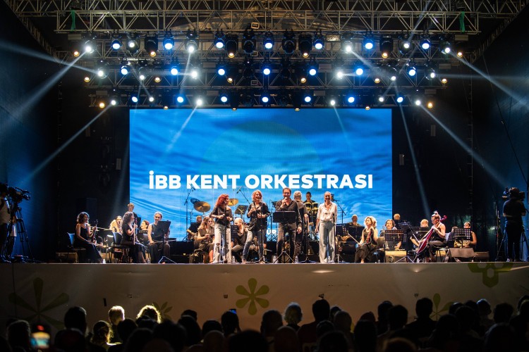 Bursa Festivali'nde İstanbul Büyükşehir Belediyesi Kent Orkestrası sahne aldı