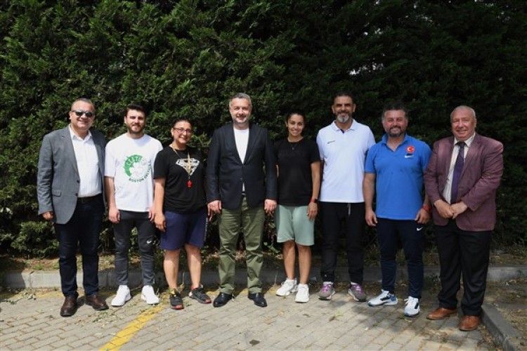 Osmangazi'de tenis eğitimini tamamlayan öğrencilere sertifikaları verildi