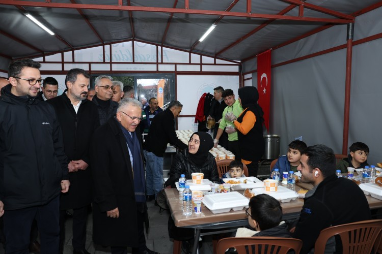 Başkan Büyükkılıç'tan iftar çadırına ziyaret