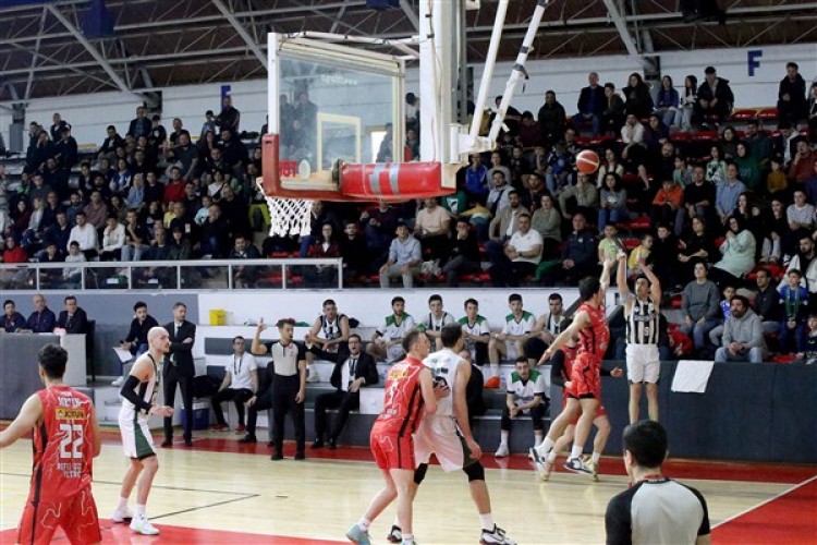 Sakarya Büyükşehir Basketbol Takımı, Teşvikiye Spor'u 82-77 mağlup etti
