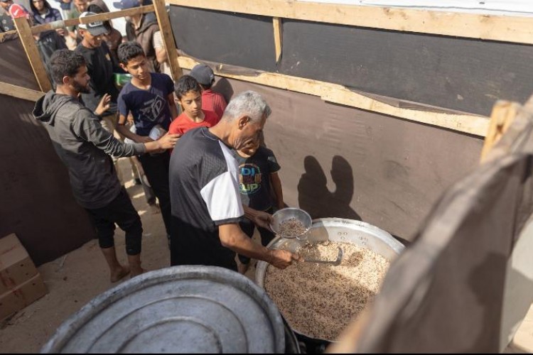 Gazze'deki savaşta 200'den çok yardım görevlisi öldürüldü