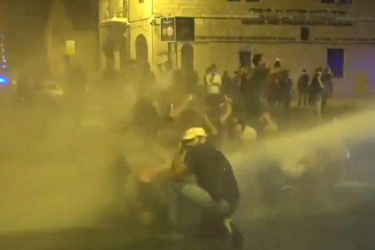 Binlerce kişi İsrail hükümetini protesto etti