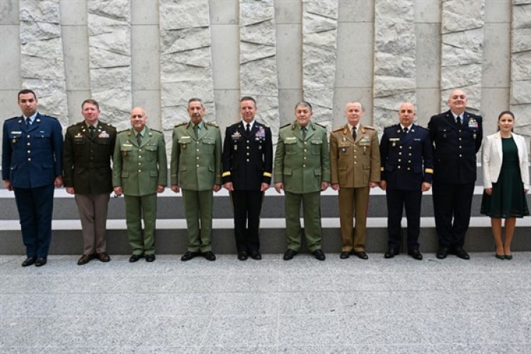 Cezayir ordusundan bir heyet NATO'yu ziyaret etti