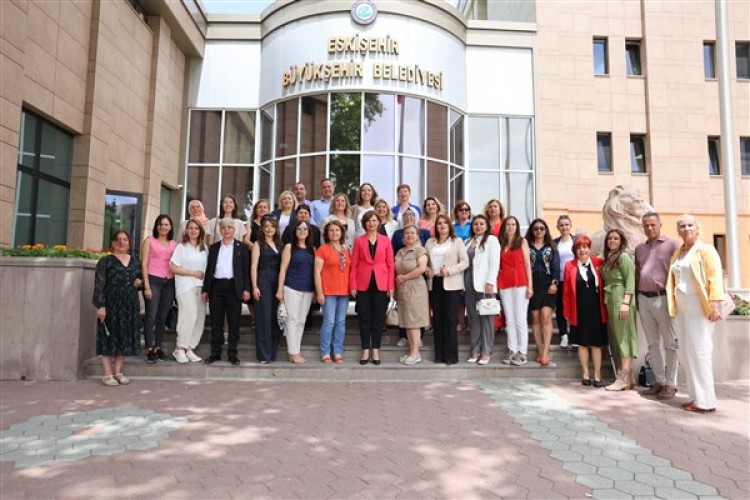 Kadın mahalle muhtarları, Başkan Ünlüce'yi ziyaret etti