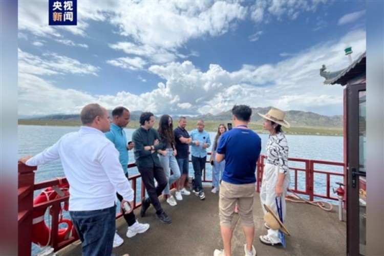 Gazetecilerden Xinjiang'ın kaydettiği gelişmelere övgü