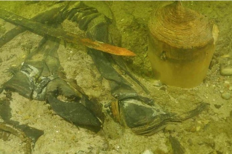 Litvanya'da bir gölün dibinde orta çağ askerinin kalıntıları ortaya çıkarıldı