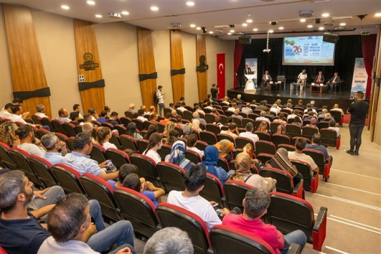Malatya'da "Kayısı: Fırsatlar ve Riskler" paneli düzenlendi