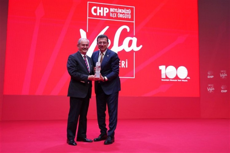 Başkan Büyükerşen'e "Hayat Boyu Mükemmeliyet" ödülü verildi