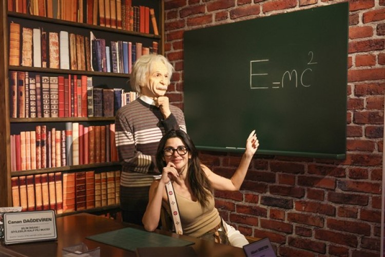 Oyuncu Cavadzade'den Eskişehir'e ziyaret