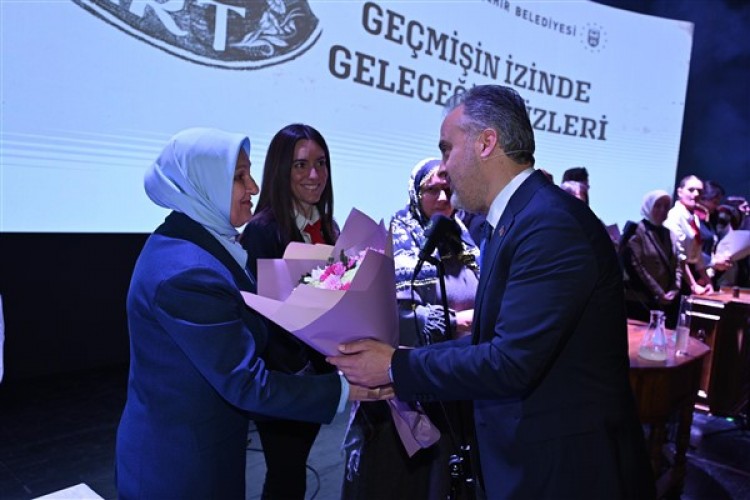 Bursa Belediyesi, 8 Mart'ta tüm kesimlerinden kadınları bir araya getirdi