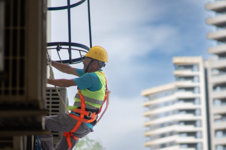 İzmir'de yüksekte çalışanlar için eğitim verildi