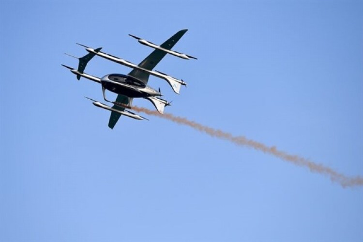 Çin'de dünyanın ilk şehirlerarası hava taksisi seferi yapıldı