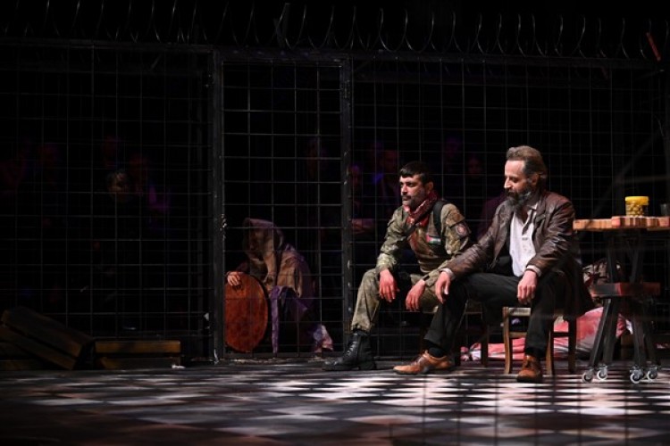 "Maskeliler" adlı tiyatro oyunu Konya'da sahnelendi