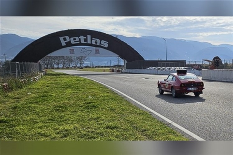 Baba ve oğul Pekin'den Paris'e Petlas lastikleriyle yarışacak