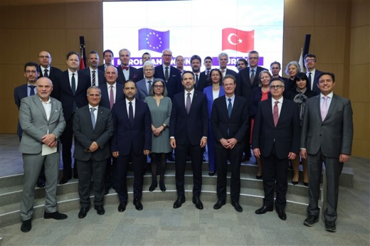 Bakan Bayraktar: Önümüzdeki 12 yıl için çok iddialı hedeflerimiz var