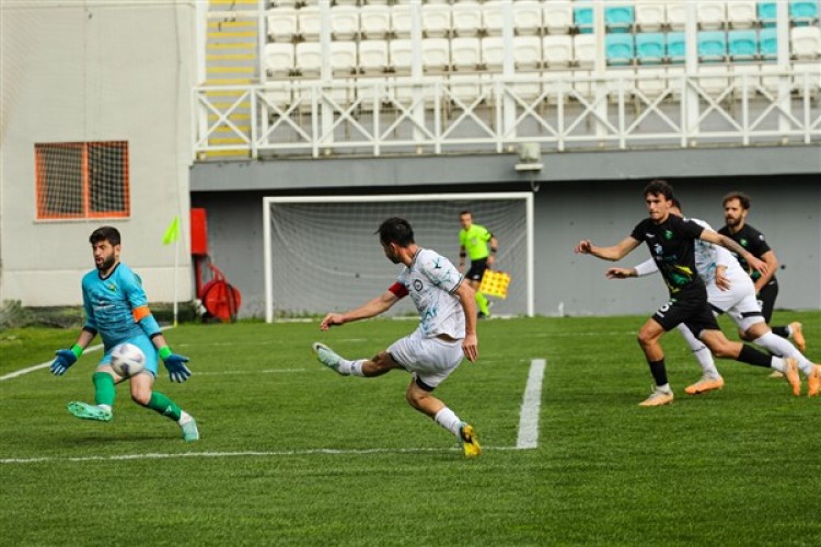 Nilüfer Belediye Futbol Spor Kulübü, Altınova Belediyespor'u mağlup etti