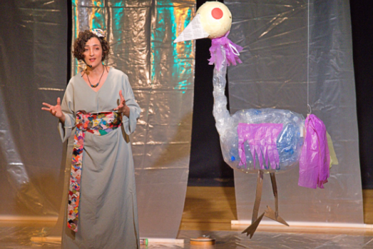 İzmir'de geri dönüşümün önemi tiyatro ile anlatıldı