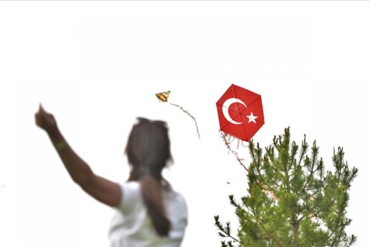 İzmirliler Aşık Veysel'deki Uçurtma Şenliği'nde buluştu