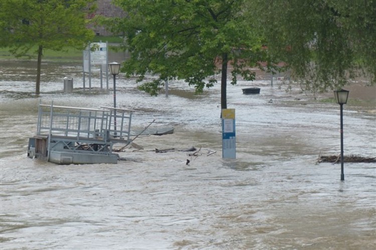 Gazze'deki şiddetli yağışlar nedeniyle çadırlar sular altında kaldı